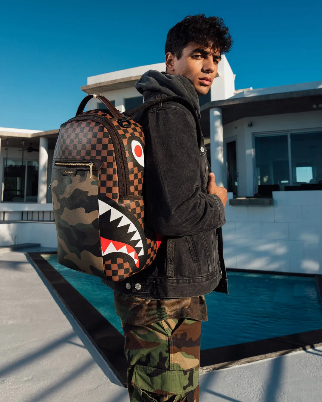 Sprayground - Exterior Gold Zip Pocket Sharks in Paris Backpack (Dlxv)